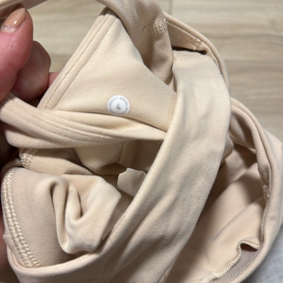 Lululemon sports bra size 4 - Picture 3 of 3